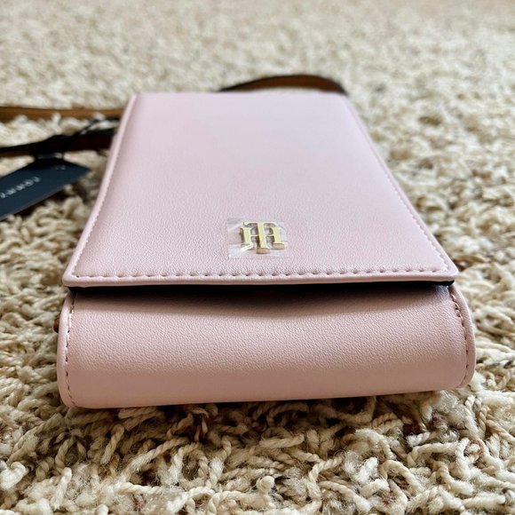 Tommy Hilfiger Women's Julia Crossbody Phone Bag Pink (New) - Picture 4 of 15